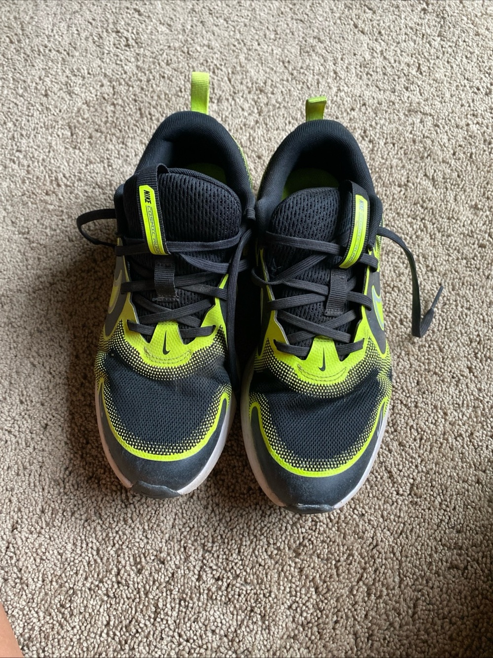 Nike Cosmic Runner kids/youth Road Running Shoes Size-7Y